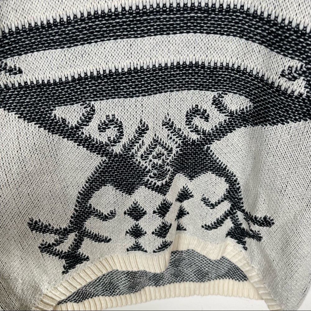 Maddison Tribal Shapes Off White and Gray Sweater Size Small - Picture 6 of 10